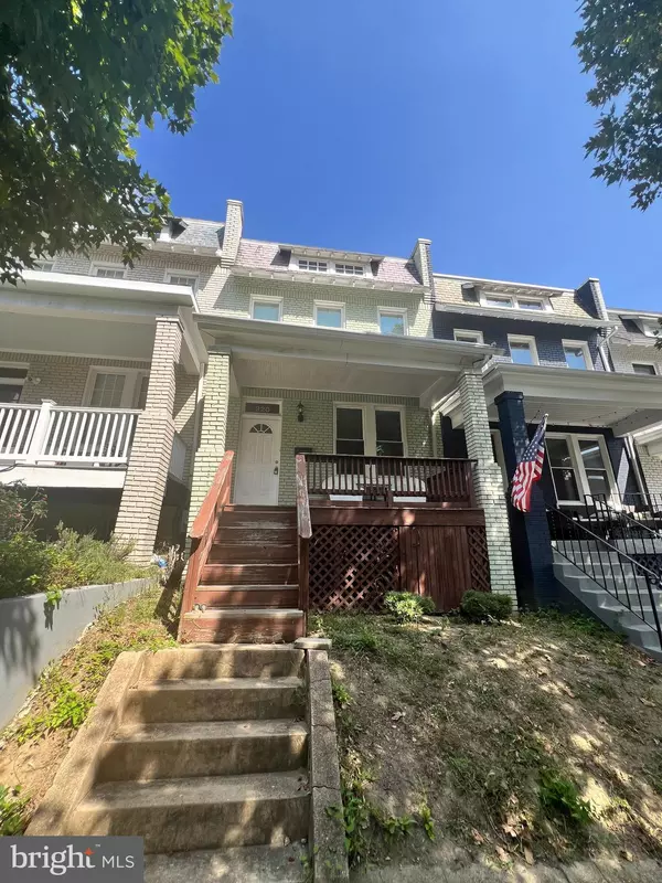 320 TODD PL NE, Washington, DC 20002