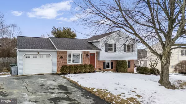 114 IRONSTONE DR, Lititz, PA 17543