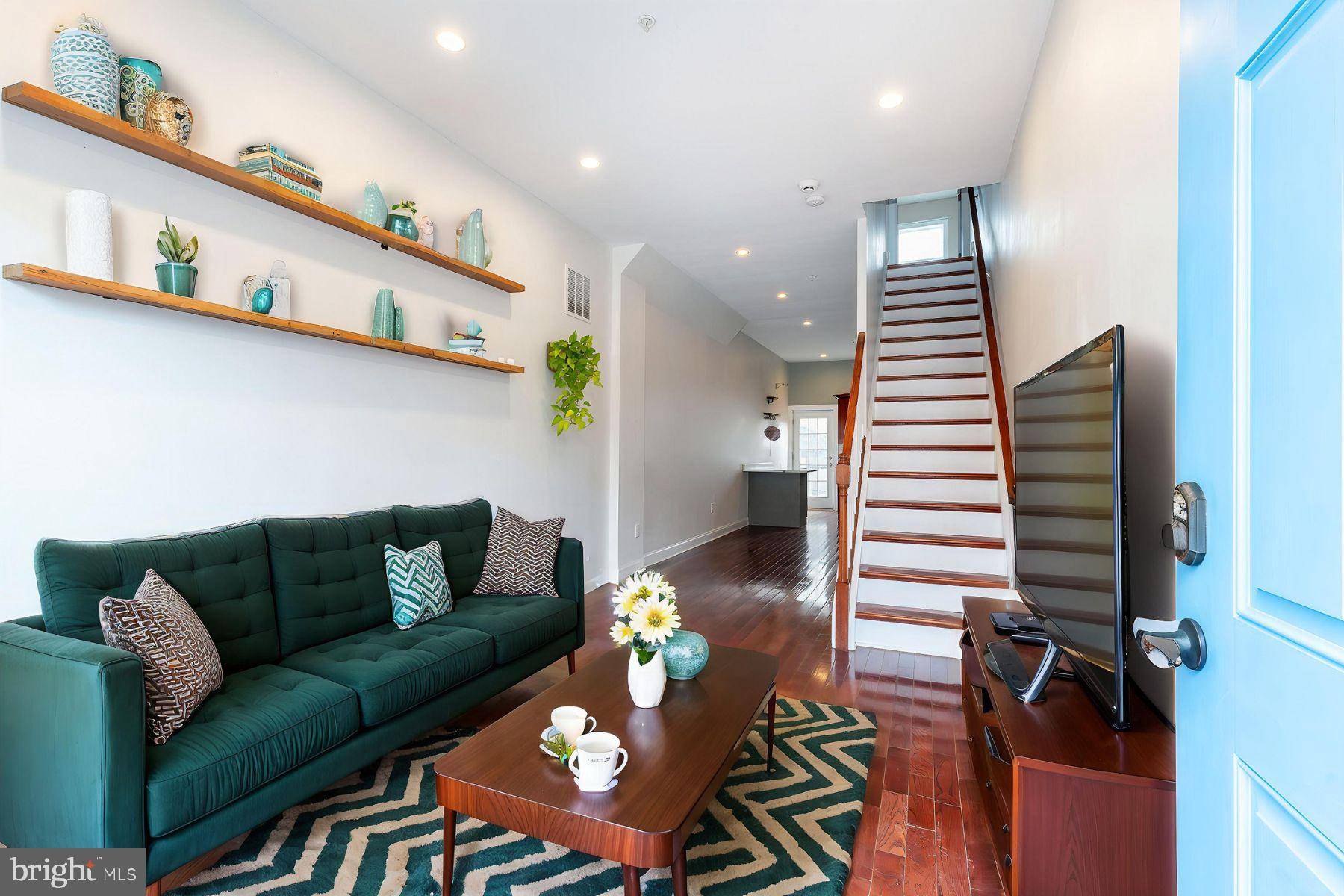 2211 ALMOND ST, Philadelphia, PA 19125