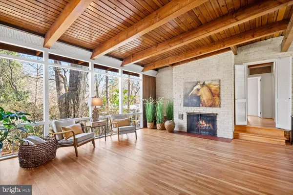 Falls Church, VA 22042,7604 WESTMINSTER CT