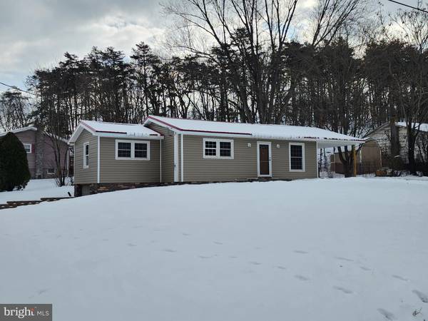 4068 GEORGES RUN RD, Ridgeley, WV 26753