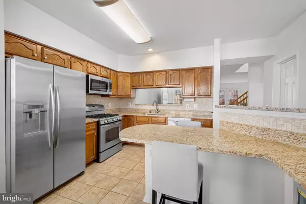 Alexandria, VA 22315,7036 GATTON SQ