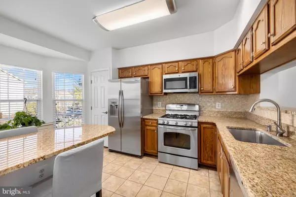 Alexandria, VA 22315,7036 GATTON SQ