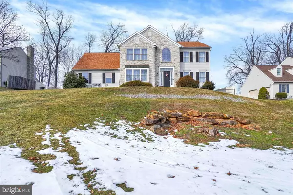 York, PA 17402,979 CASTLE POND DR