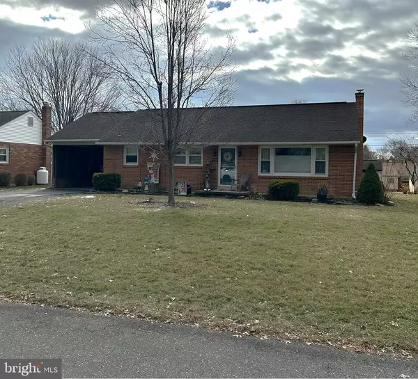 210 FREDERICK ST, Mount Joy, PA 17552