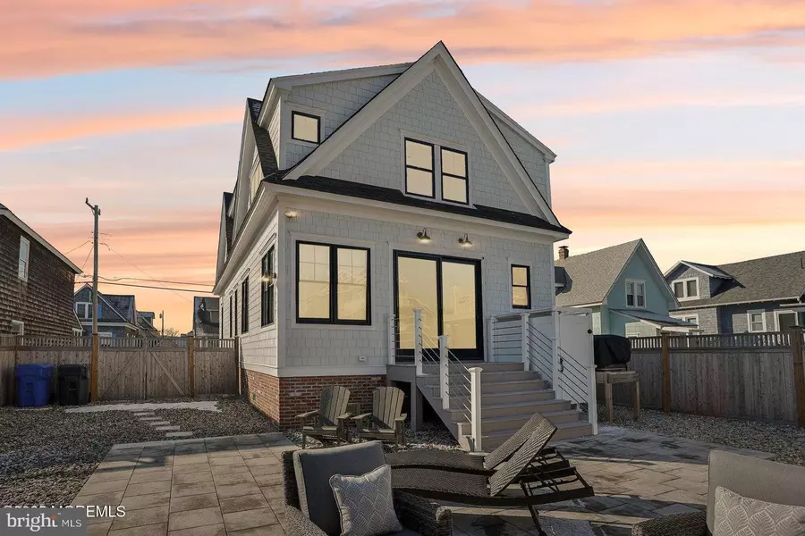 211 4TH ST, Beach Haven, NJ 08008