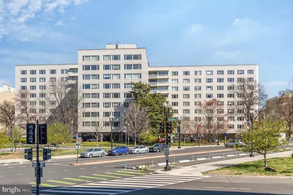 2475 VIRGINIA AVE NW #920, Washington, DC 20037