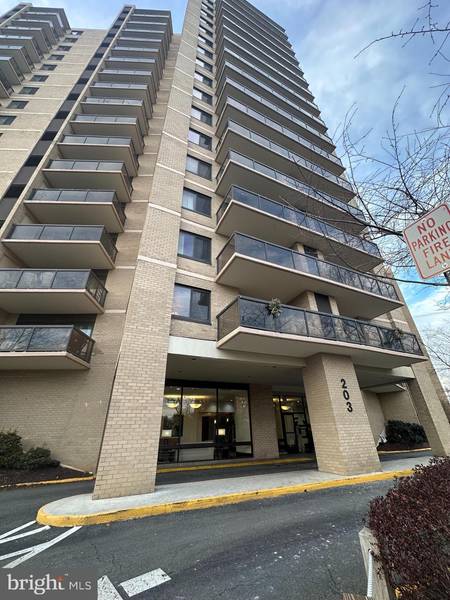 203 YOAKUM PKWY #409, Alexandria, VA 22304