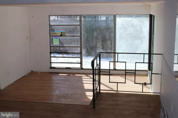 Ewing, NJ 08628,1048 RIVER RD