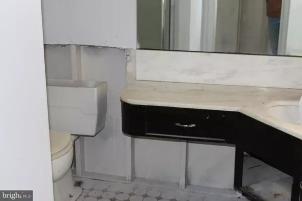 Ewing, NJ 08628,1048 RIVER RD