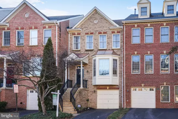 3016 FALLSWOOD GLEN CT, Falls Church, VA 22044