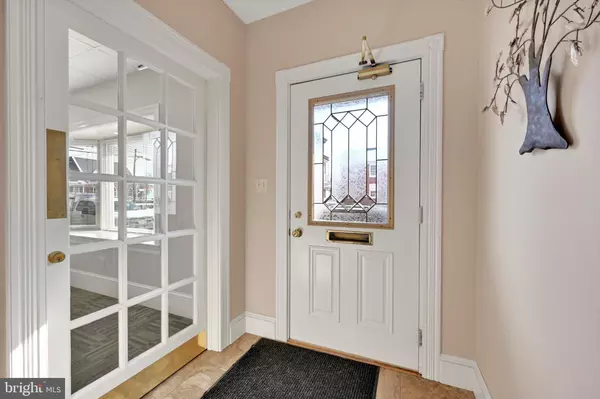 Manheim, PA 17545,20 E HIGH ST