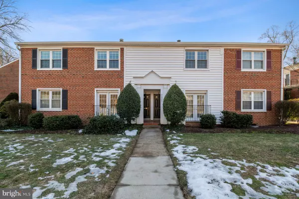 2637 S WALTER REED DR #B, Arlington, VA 22206