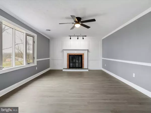 Hedgesville, WV 25427,10393 MARTINSBURG RD