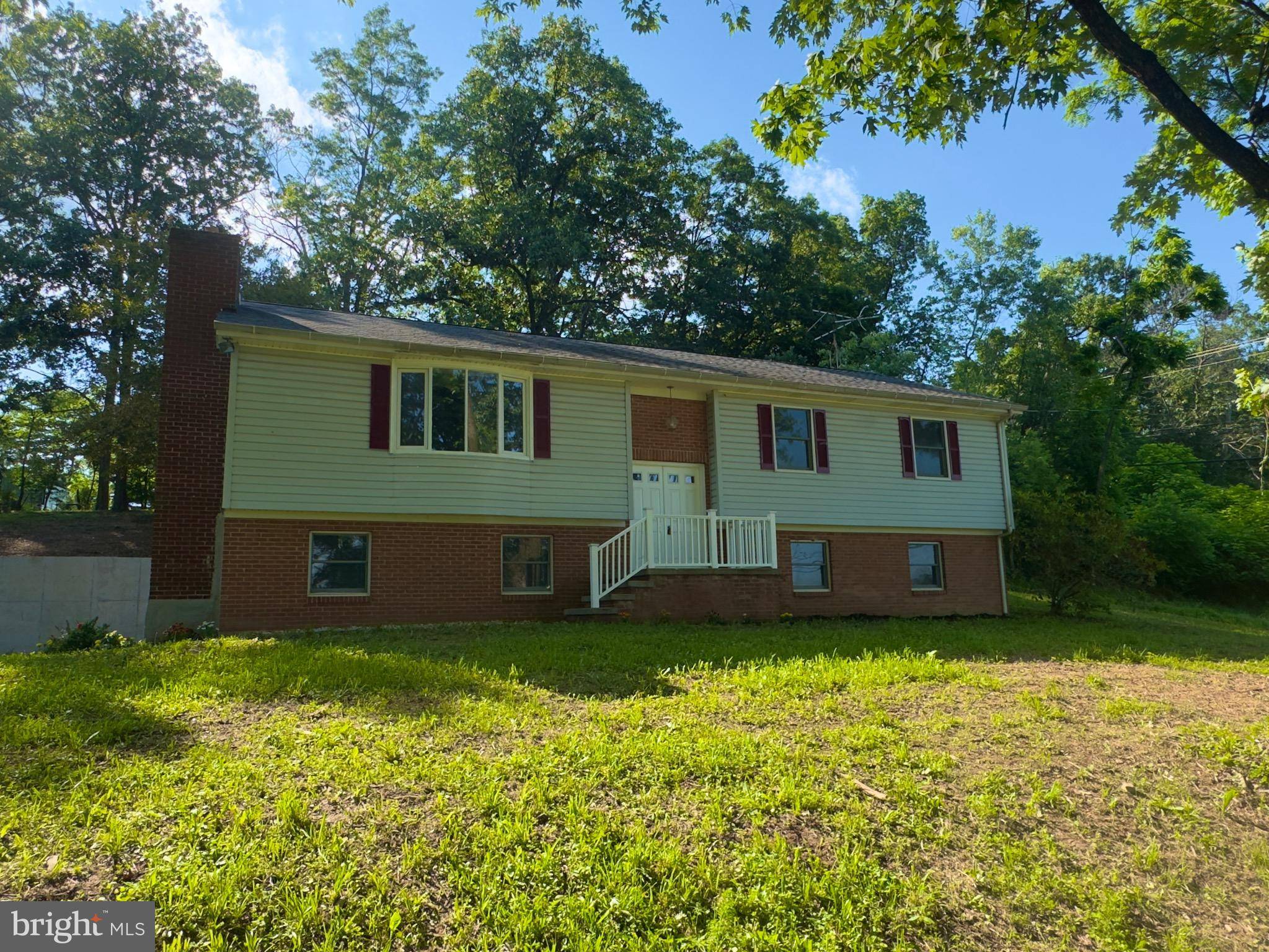 Hedgesville, WV 25427,10393 MARTINSBURG RD