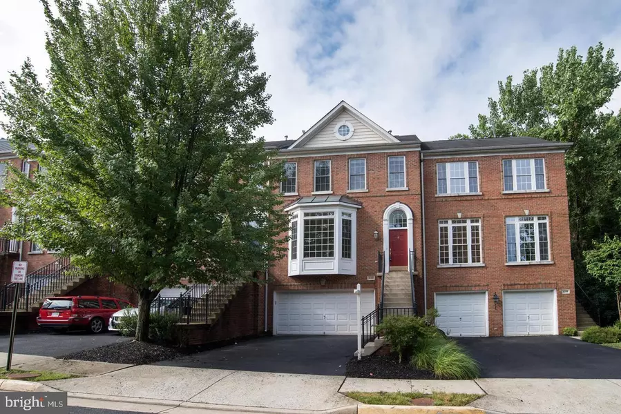 4088 WALNUT COVE CIR, Fairfax, VA 22033