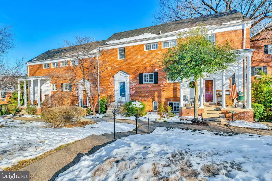 3569 MARTHA CUSTIS DR, Alexandria, VA 22302