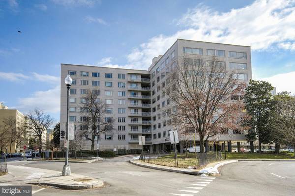 2475 VIRGINIA AVE NW #814, Washington, DC 20037