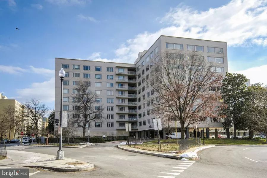 2475 VIRGINIA AVE NW #814, Washington, DC 20037