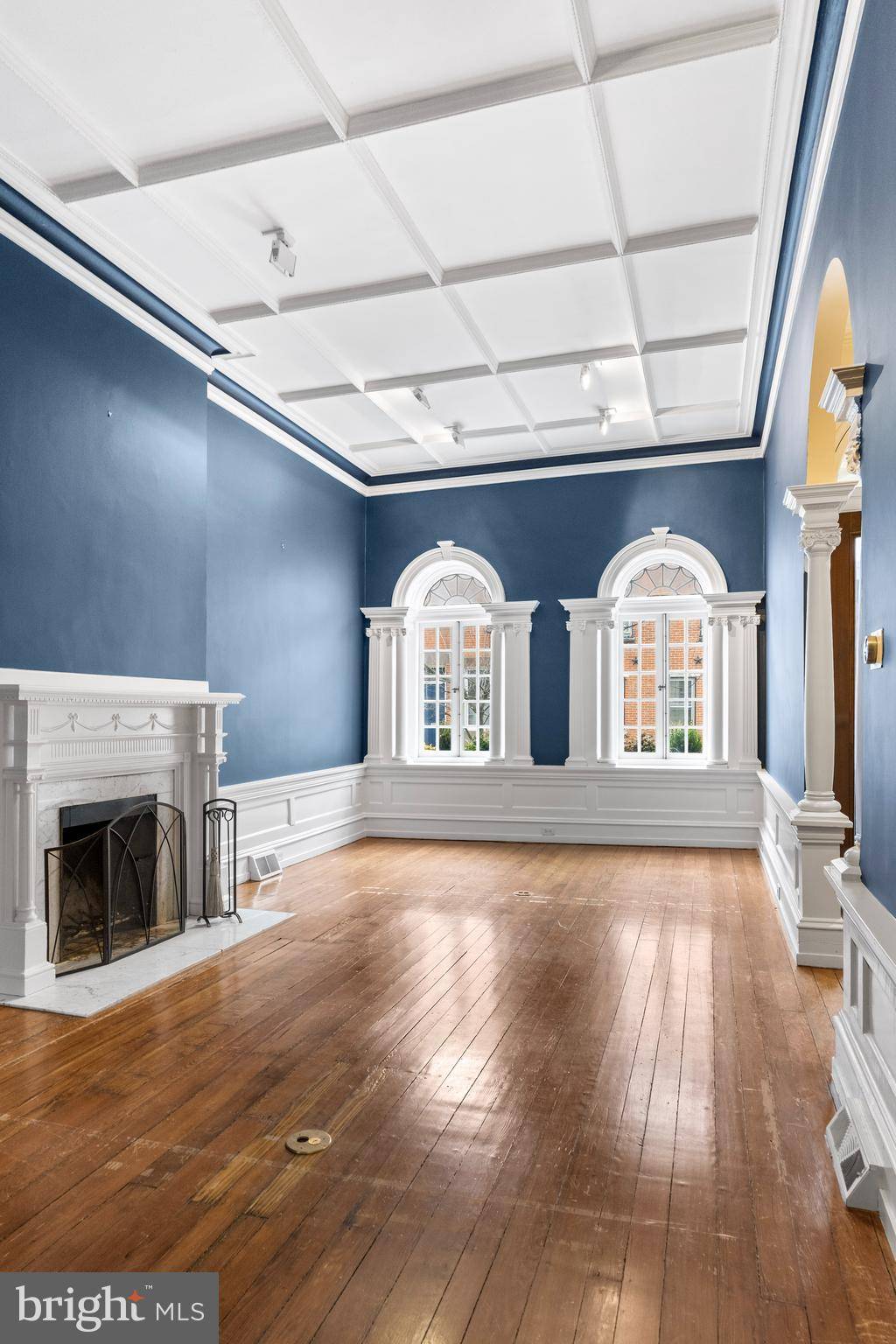 Philadelphia, PA 19103,2221 LOCUST ST
