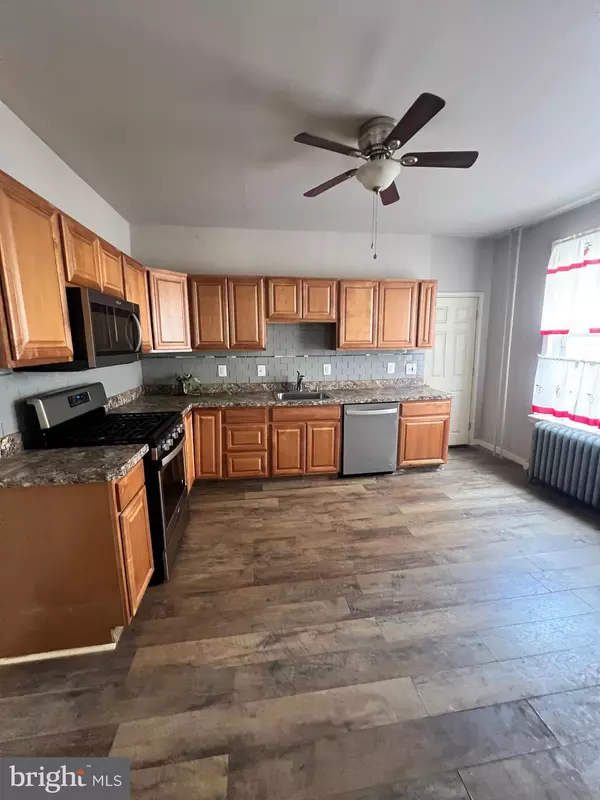 Philadelphia, PA 19135,7036 VANDIKE ST