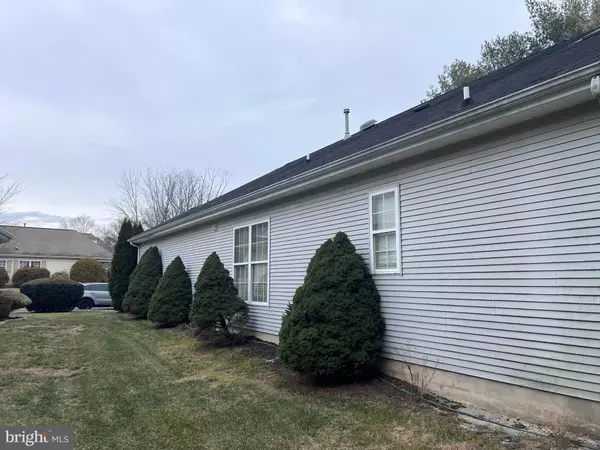 Lakewood, NJ 08701,2 APRIL SPRINGS CT