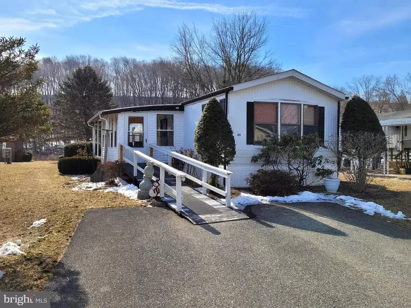 49 BLARNEY CIR, Mohrsville, PA 19541