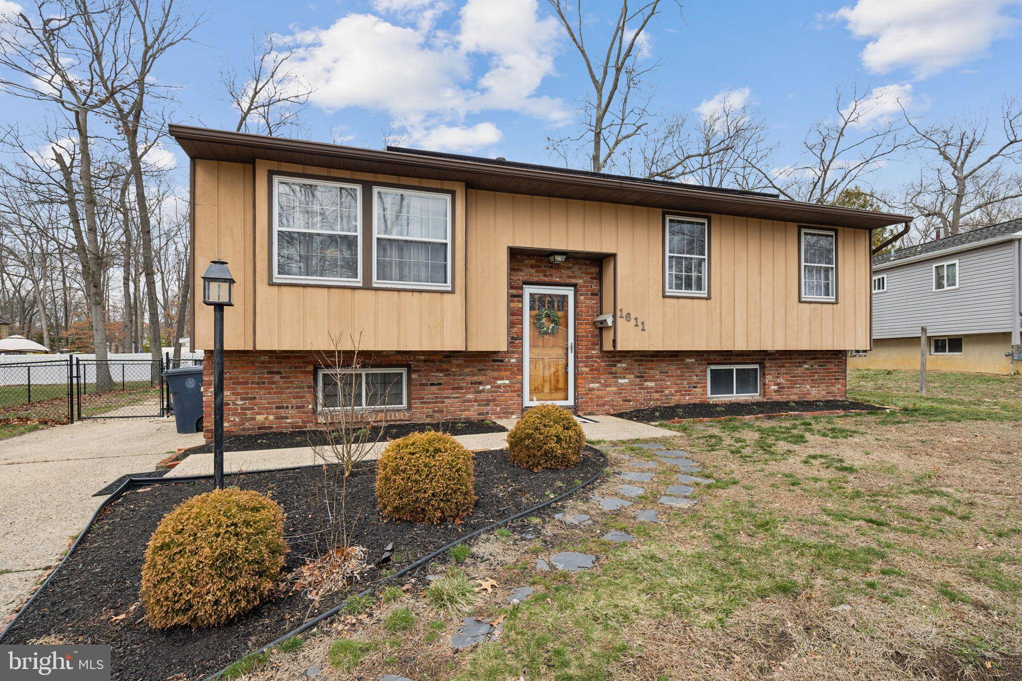 Williamstown, NJ 08094,1611 FOREST DR