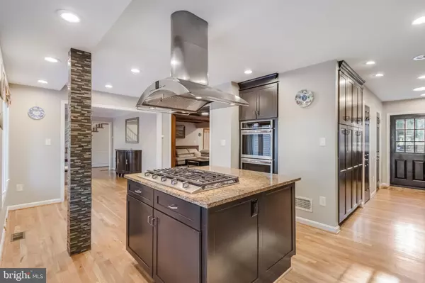 Vienna, VA 22182,10207 YELLOW PINE DR