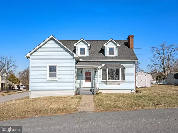 141 MAPLE AVE, Charles Town, WV 25414