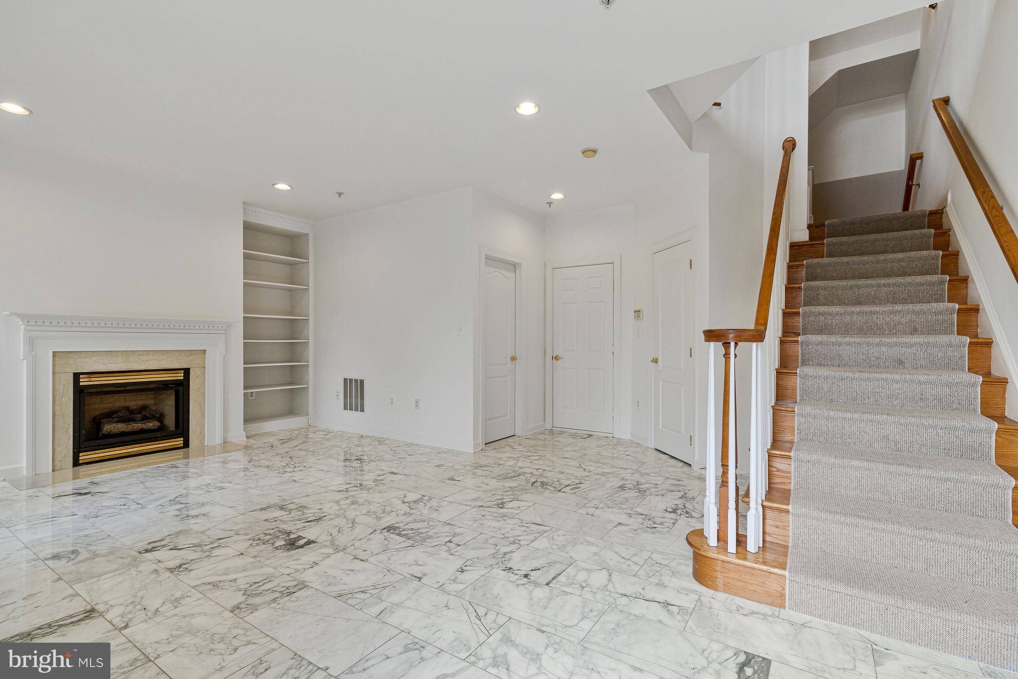 Mclean, VA 22102,1646 COLONIAL HILLS DR