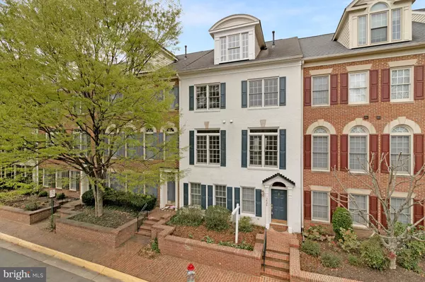 Mclean, VA 22102,1646 COLONIAL HILLS DR