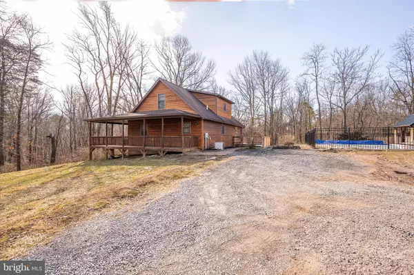 106 COUNTRY RIDGE LN, Berkeley Springs, WV 25411