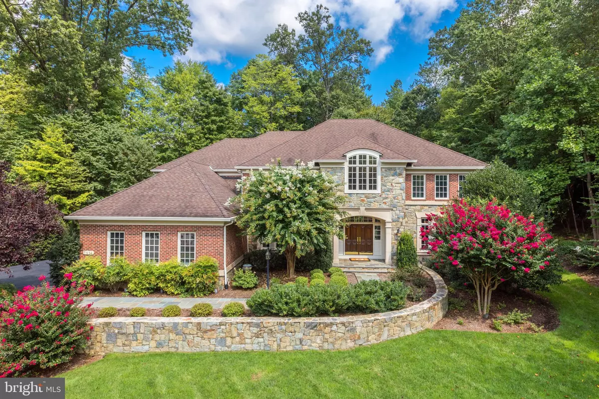 Mclean, VA 22102,7814 CROWNHURST CT