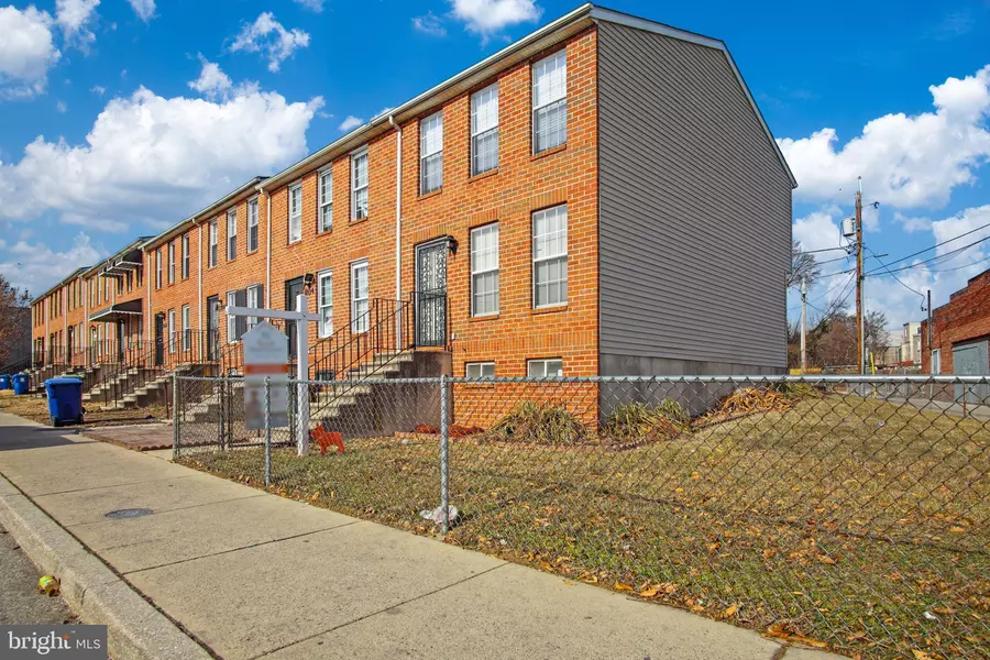 1102 LAURENS ST, Baltimore, MD 21217