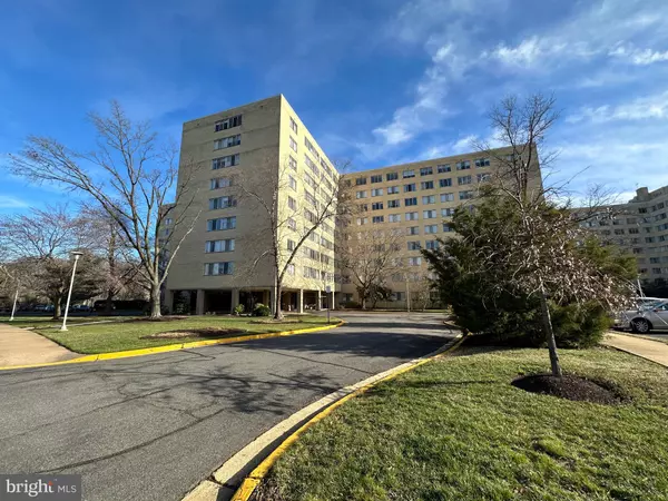 6621 WAKEFIELD DR #201, Alexandria, VA 22307