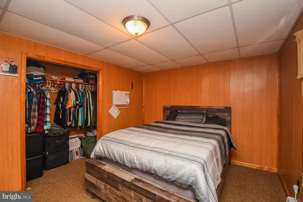 New Creek, WV 26743,11890 NORTHWESTERN TPKE