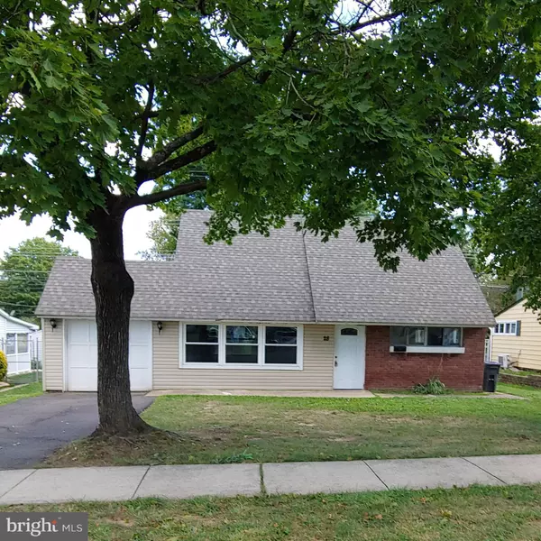 28 VIBURNUM LN, Levittown, PA 19054