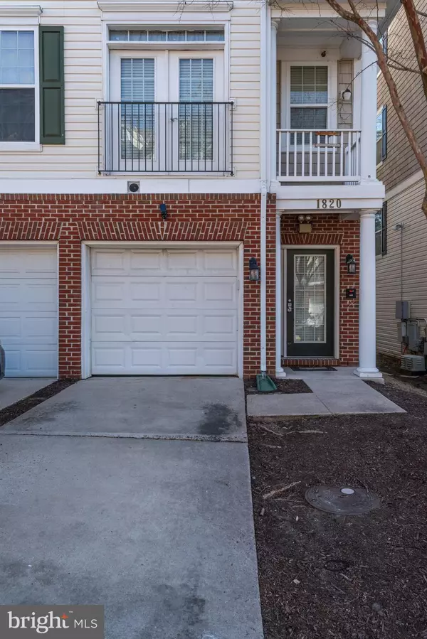 Woodbridge, VA 22191,1820 CEDAR COVE WAY #201