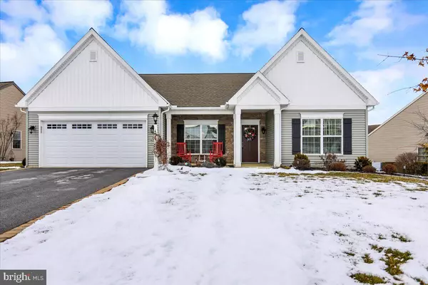 13 APPLE BLOSSOM LN, Womelsdorf, PA 19567