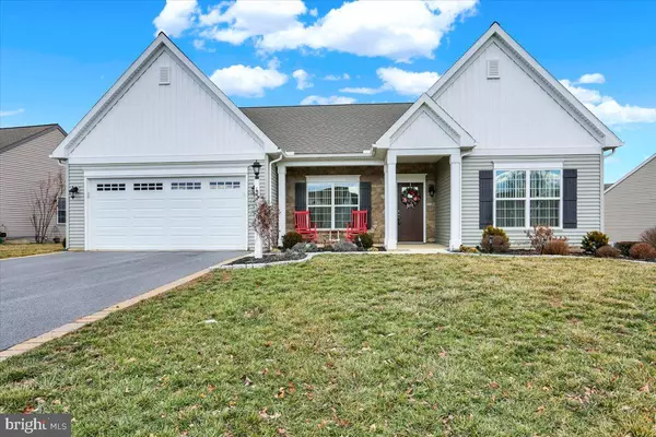13 APPLE BLOSSOM LN, Womelsdorf, PA 19567