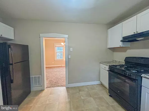 Somerdale, NJ 08083,122 W SOMERDALE RD
