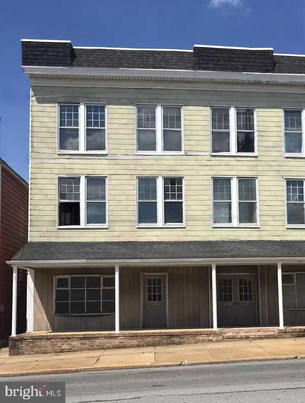17 E MAIN ST #3, Dallastown, PA 17313