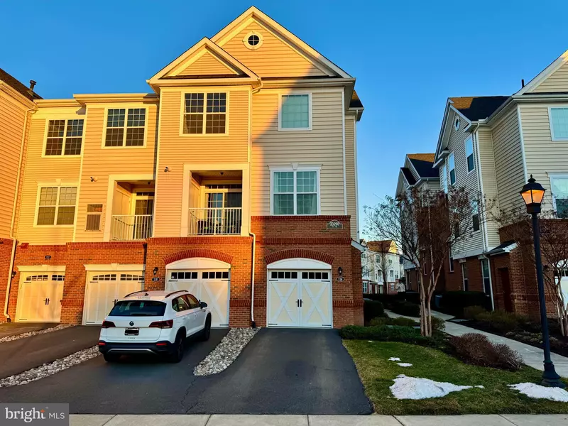 23290 MILLTOWN KNOLL SQ #114, Ashburn, VA 20148