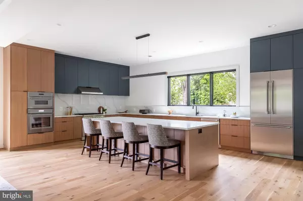 7526 FISHER DR, Falls Church, VA 22043