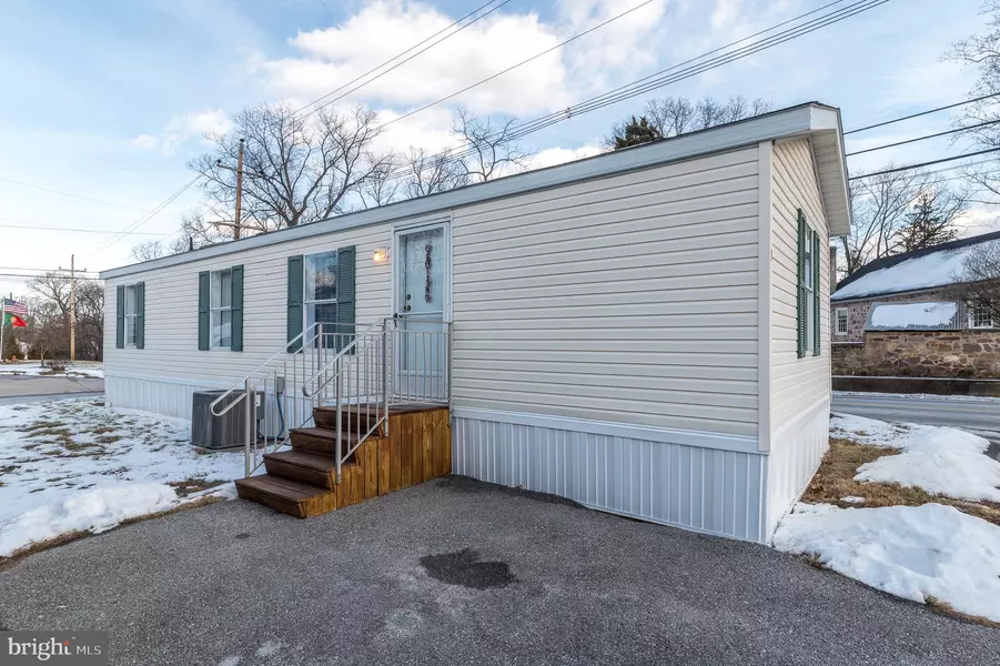 1 NICHOLS CIR, Phoenixville, PA 19460