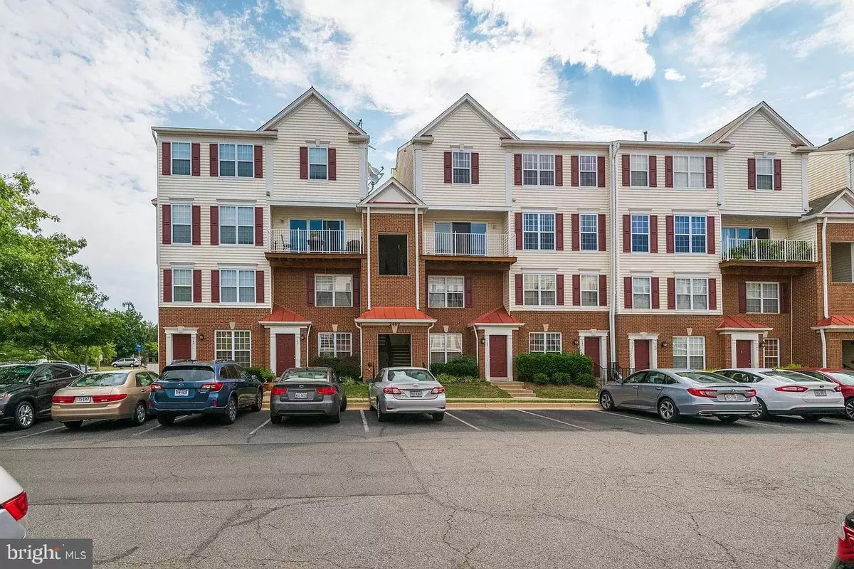 Herndon, VA 20171,2489 QUICK ST #301