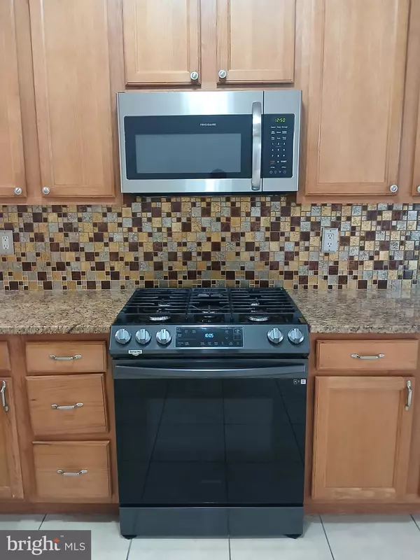 Baltimore, MD 21213,1523 N BOND ST