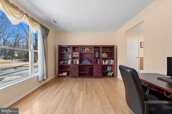 Langhorne, PA 19047,260 ROBINWOOD DR