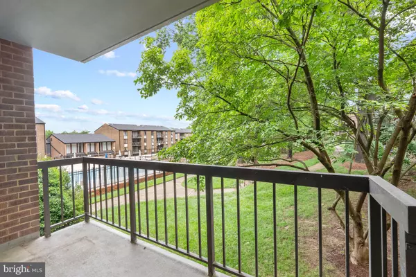 Fairfax, VA 22031,9713 KINGS CROWN CT #101